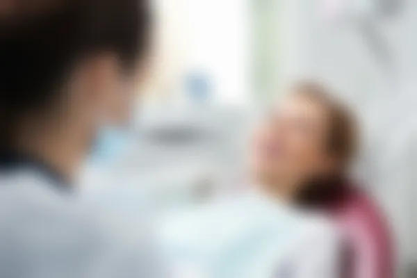 活动义齿在重庆怡华金开口腔医院的价格为3000元起，现推出优惠价仅需2500元起，助您实现良好微笑！