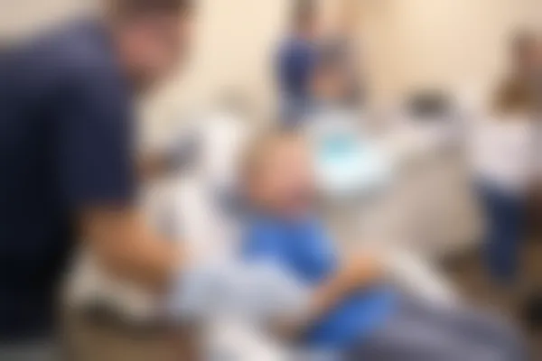 武汉卓朗口腔门诊部拔牙费用现为800元起，现优惠价仅需600元起！