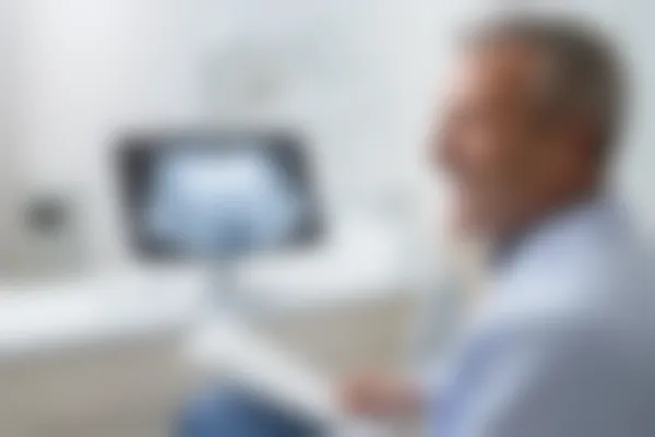 攀枝花胡医师口腔诊所牙齿美白服务现仅需680元起，原价980元起，助您展现自信笑容，限时优惠！