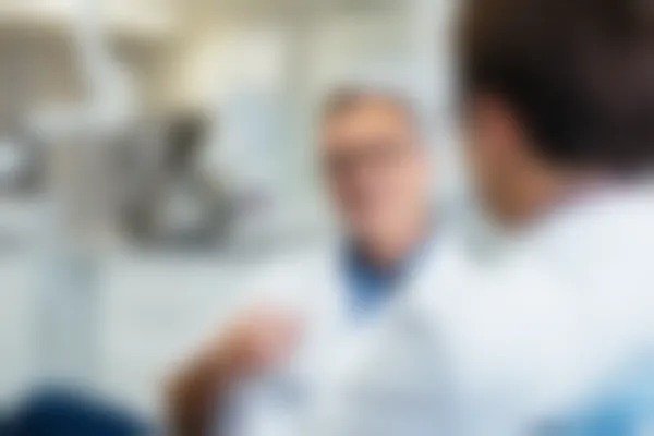 深圳新安麦芽口腔门诊部种植牙价格透明，2960元起，值得信赖的选择！