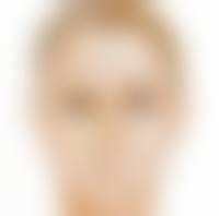 使用按摩棒消除眼袋的正确方法