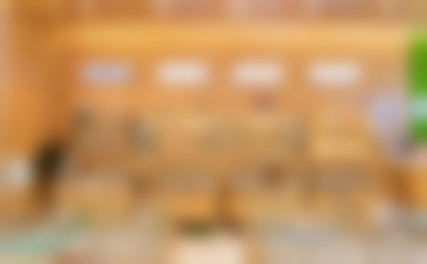 宁波海曙太学眼科门诊部眼镜展示台