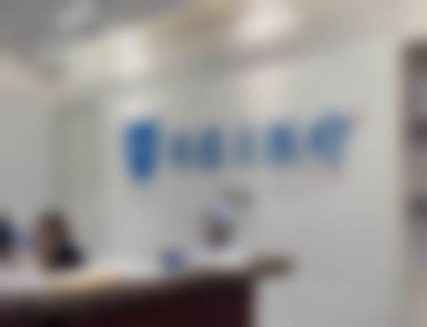 上海伯思立医疗美容门诊部王玲医生的收费标准是多少？