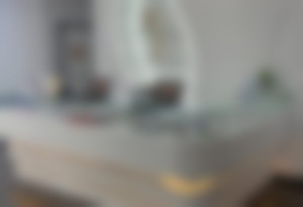 深圳友华普惠眼科医院眼镜展示台