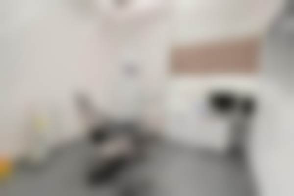 乌鲁木齐福宏林口腔国产爱尔创全瓷冠价格2026：1500-2500元/颗，穆拉地力医生美学修复稳，免费全景片+分期
